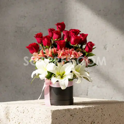Caja de rosas, lirios y astromelias – flores en Cusco