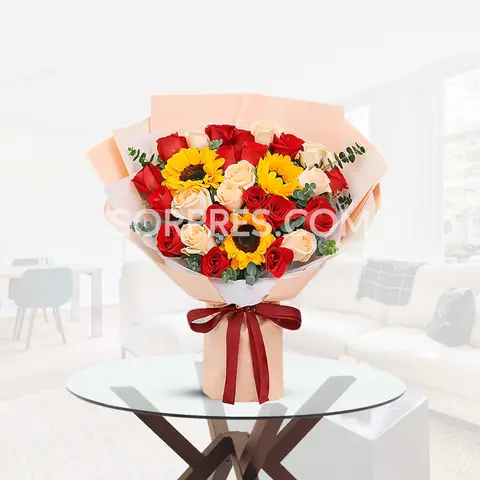 Ramo de rosas y girasoles con papel naranja – flores en Cusco