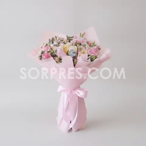 Ramo de flores variadas en tonos pastel