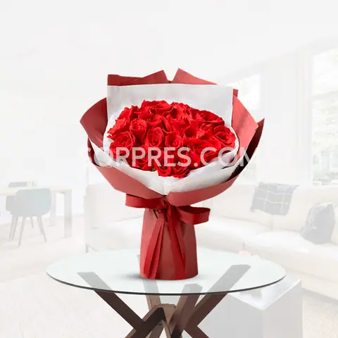 Ramo de rosas rojas Sorpres – flores en Cusco
